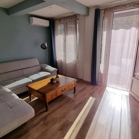 Apartment T3 Au Calme A Deux Pas De La *